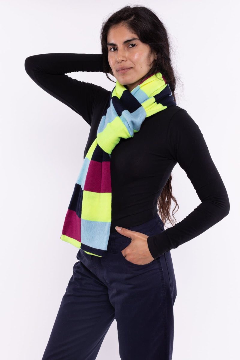 JQSCARF09 13