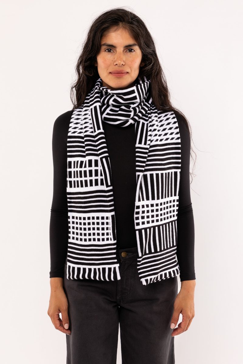 JQSCARF51 Black White3